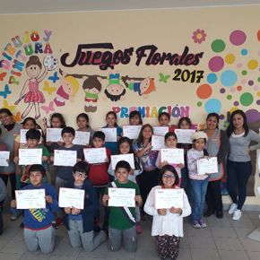 Premiación de ganadores de los Juegos Florales de primaria